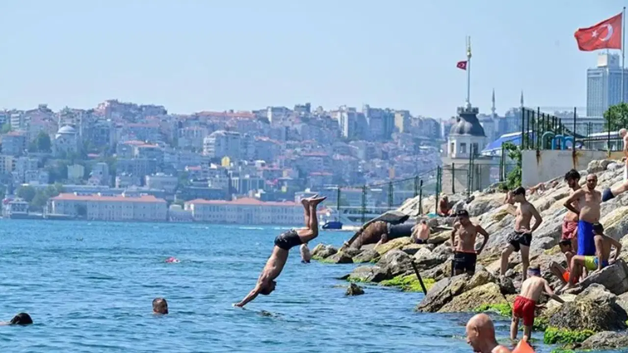 İstanbul Valiliği 'en sıcak gün' diyerek uyardı: Bu saatlerde dışarı çıkmayın!