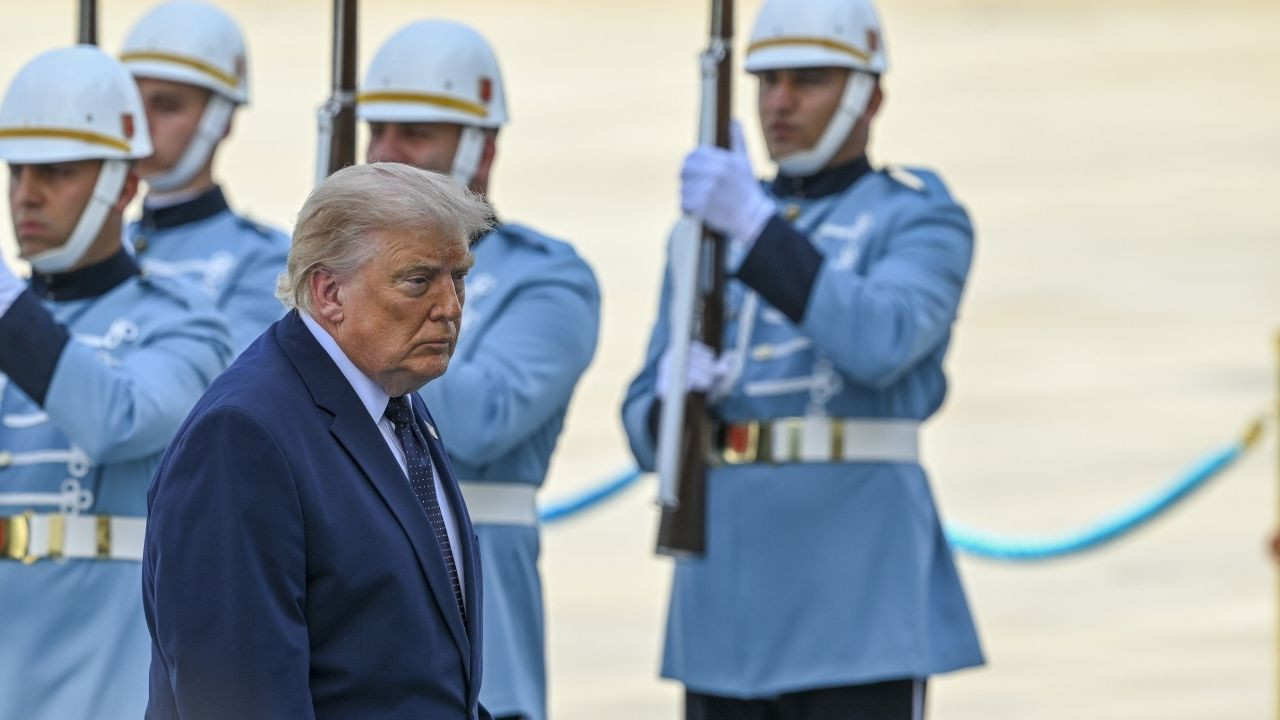 Ayaklarına halılar serdiğiniz Trump Ankara'ya geldi İran'ı vurdu