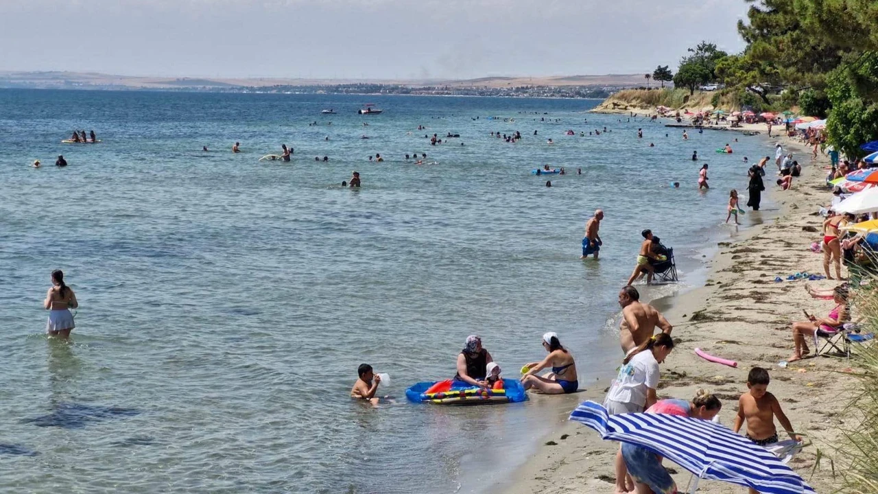 Deniz ve havuzda uzun süre kalanlar dikkat: Uzmandan ishal ve enfeksiyon uyarısı