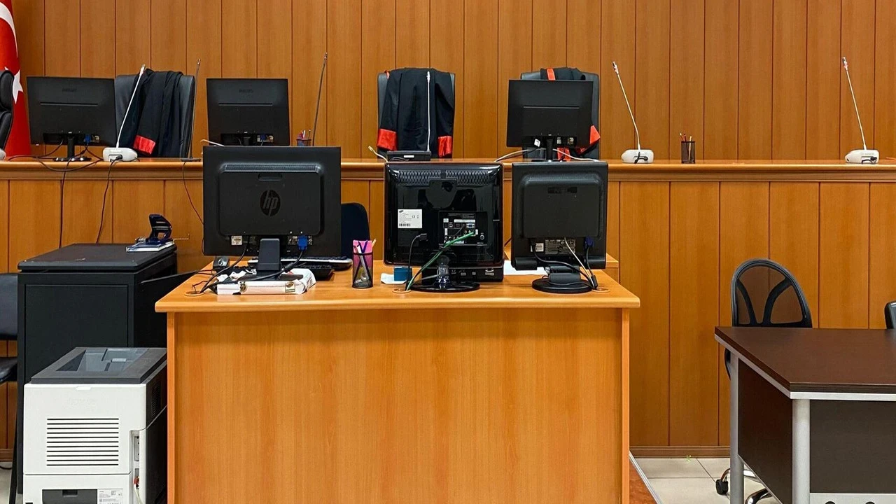İlkokuldaki kavgada fırça sapı ‘silah’ sayıldı: Anne babanın 9 yıl hapsi istendi