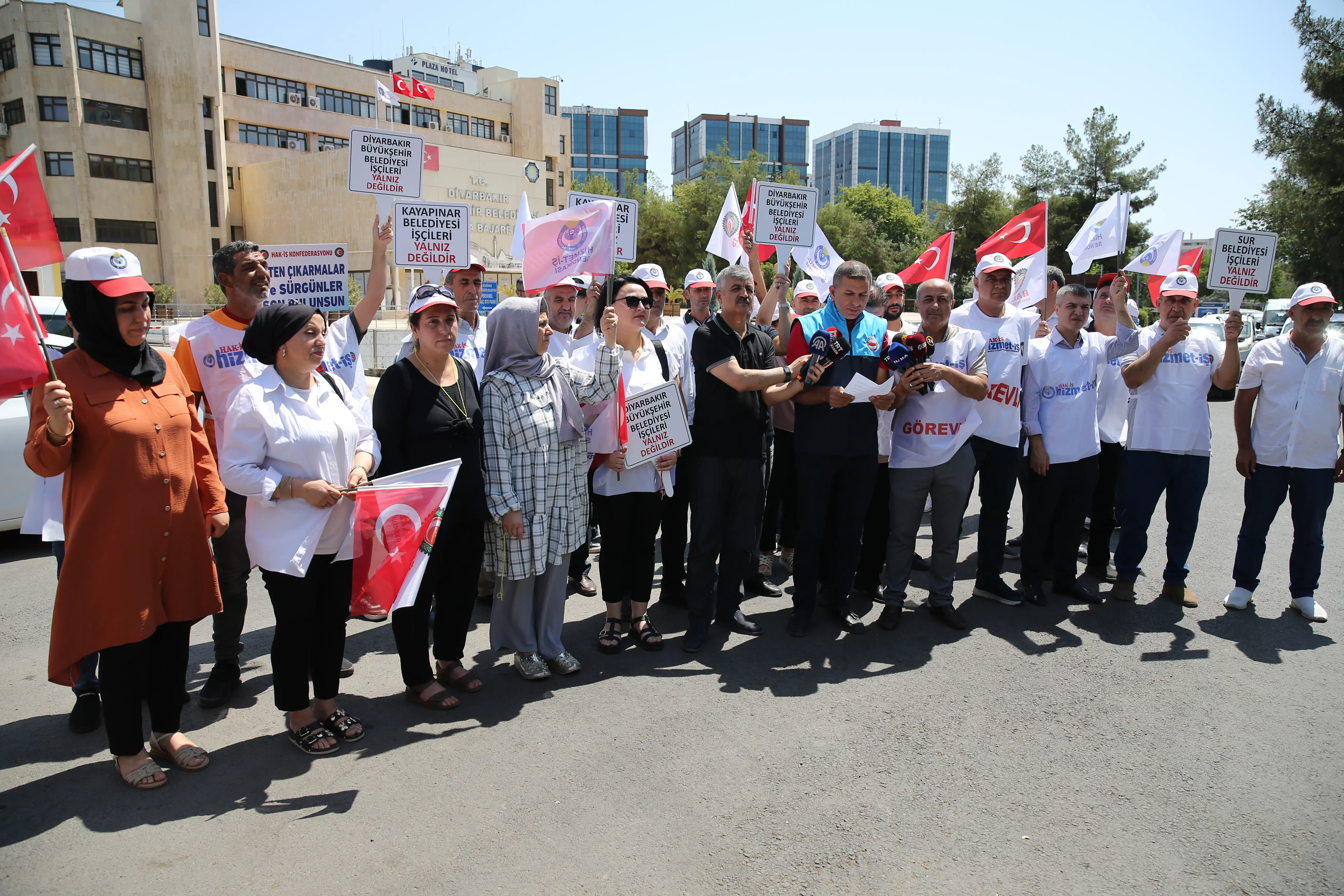 İki yılda bin 103 emekçinin işine son verildi! DEM Parti'den işçi kıyımı