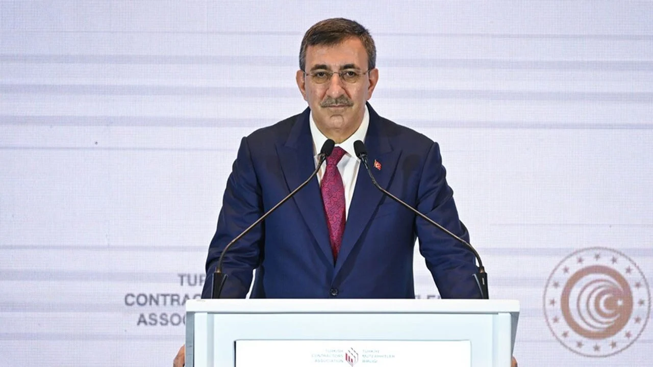 Yılmaz, "İnşaat Zirvesi”nde konuştu! Müteahhitlikte dünya ikincisiyiz
