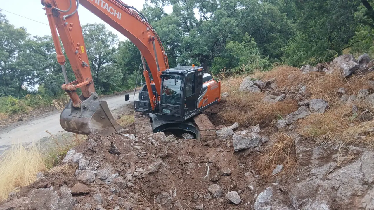 İş makinesiyle define kazısı yapan şüpheliler suçüstü yakalandı: 5 gözaltı