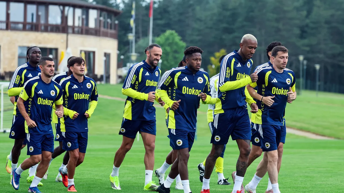 Fenerbahçe'de yeni sezon hazırlıkları sürüyor! Taraftardan antrenmana yoğun ilgi