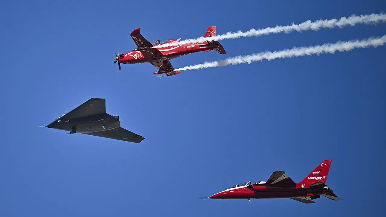 Milli araçlar vitrinde! NATO Zirvesi'nde Ankara semalarında uçtular