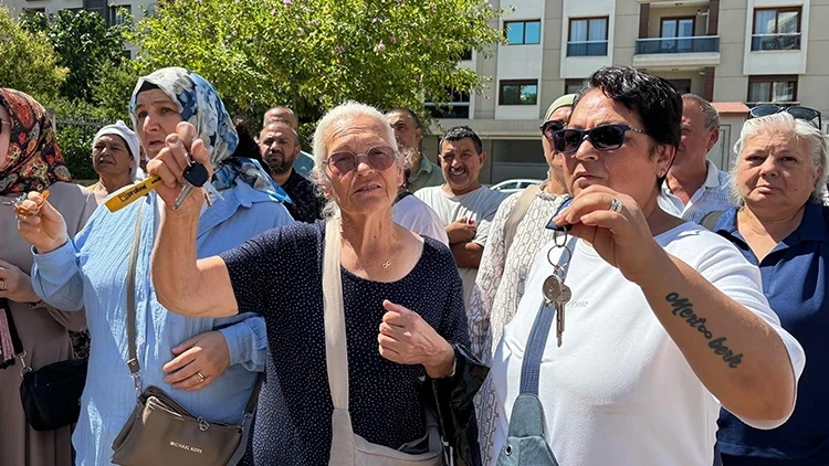 İzmir’de anahtarlı eylem! Örnekköy Kentsel Dönüşüm Projesi'nde hak sahipleri isyan etti