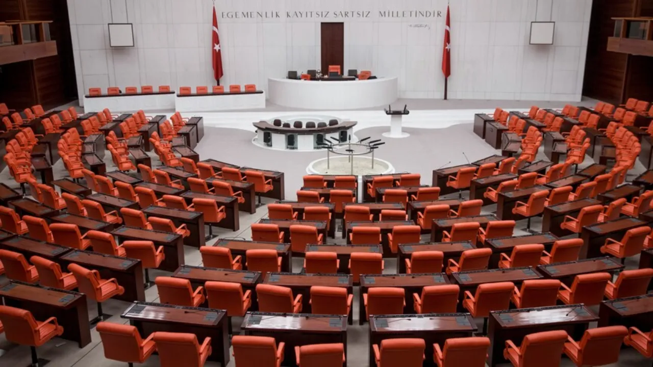 TBMM'de sandalye dağılımı yeniden değişti! Aradaki fark büyüyor