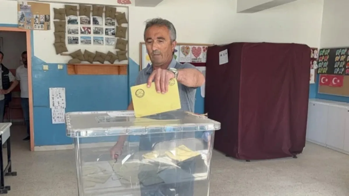 Üç ilde belde seçimleri için seçmenler sandık başında