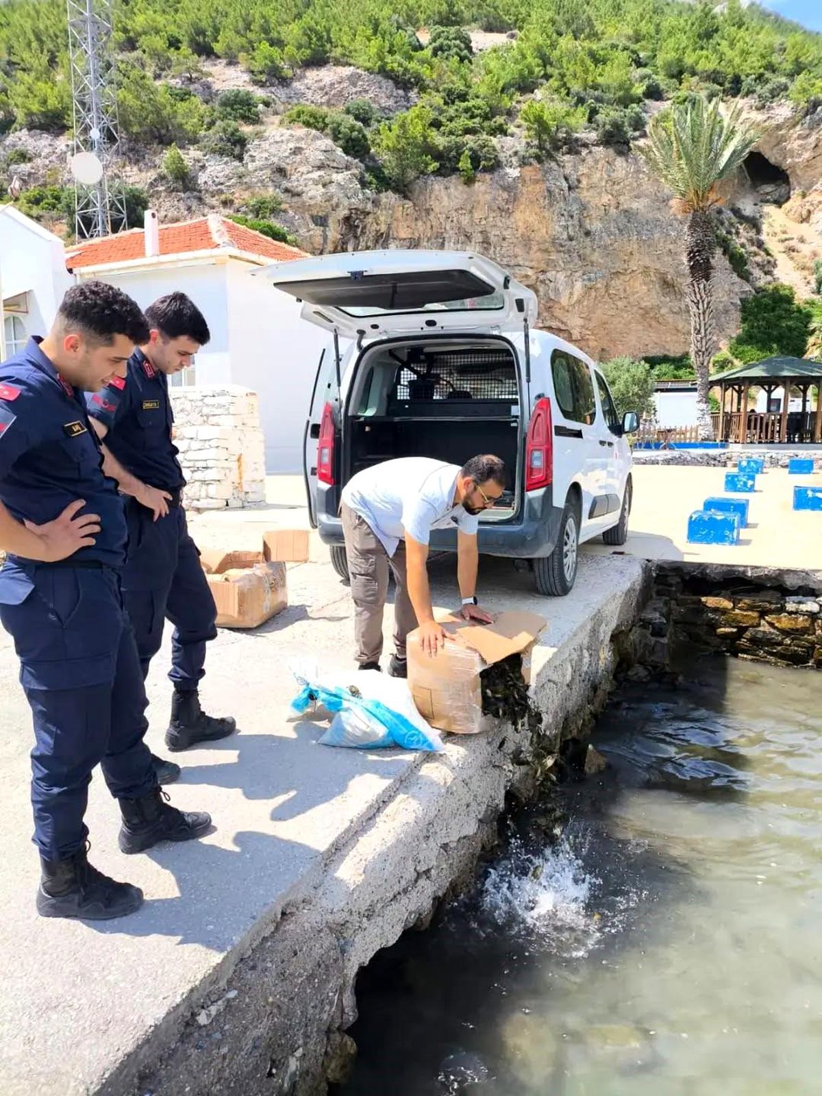 Söke'de kaçak su ürünleri nakline geçit verilmedi
