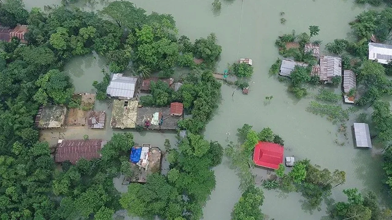 Bangladeş'te sel ve heyelan felaketi: 44 kişi hayatını kaybetti