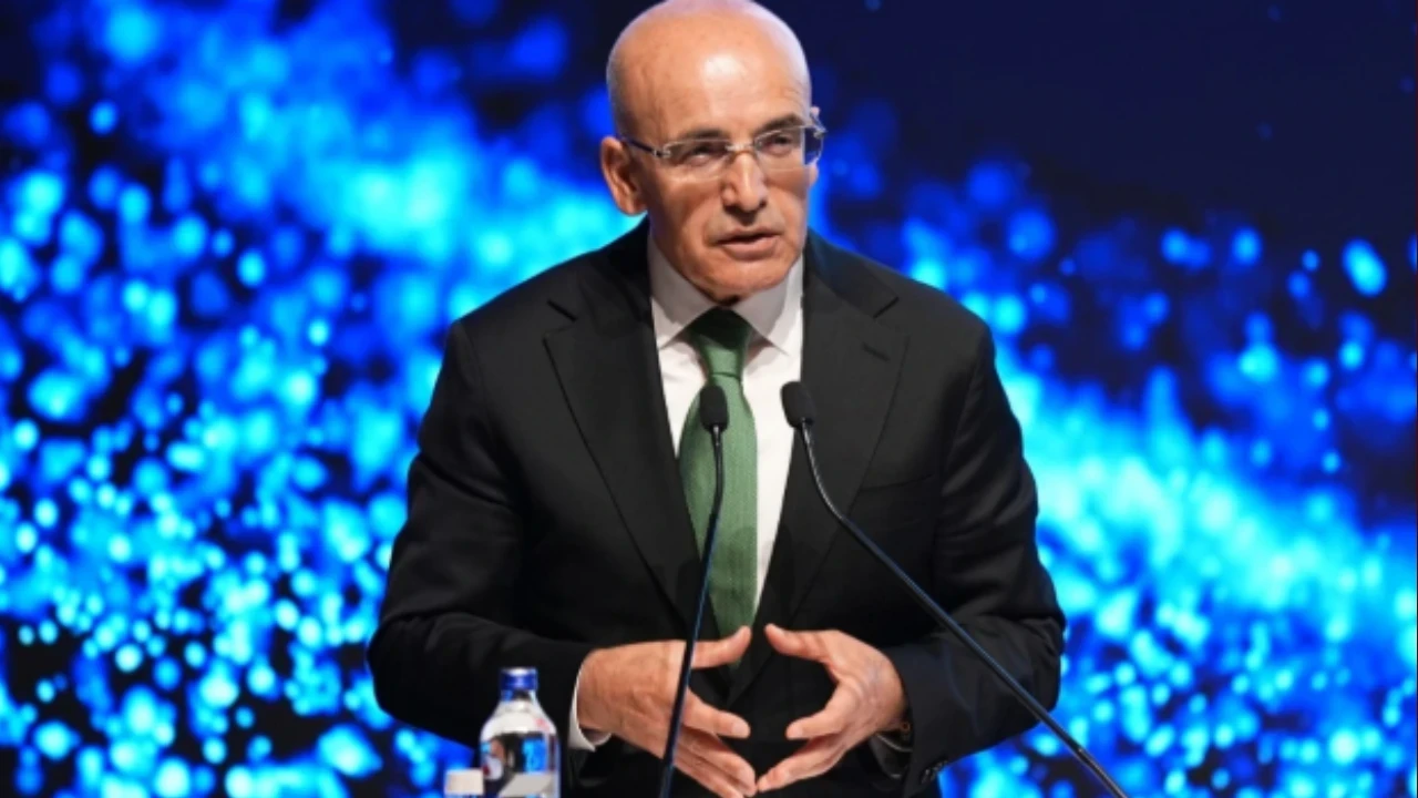 Londra'da kritik sunum: Mehmet Şimşek’ten 'erken seçim' mesajı!