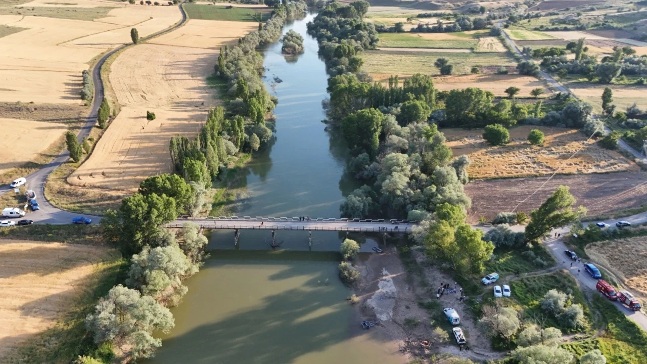 Kızılırmak Nehri'nde çırpınan çocuğunu kurtarmak için suya giren baba kayboldu