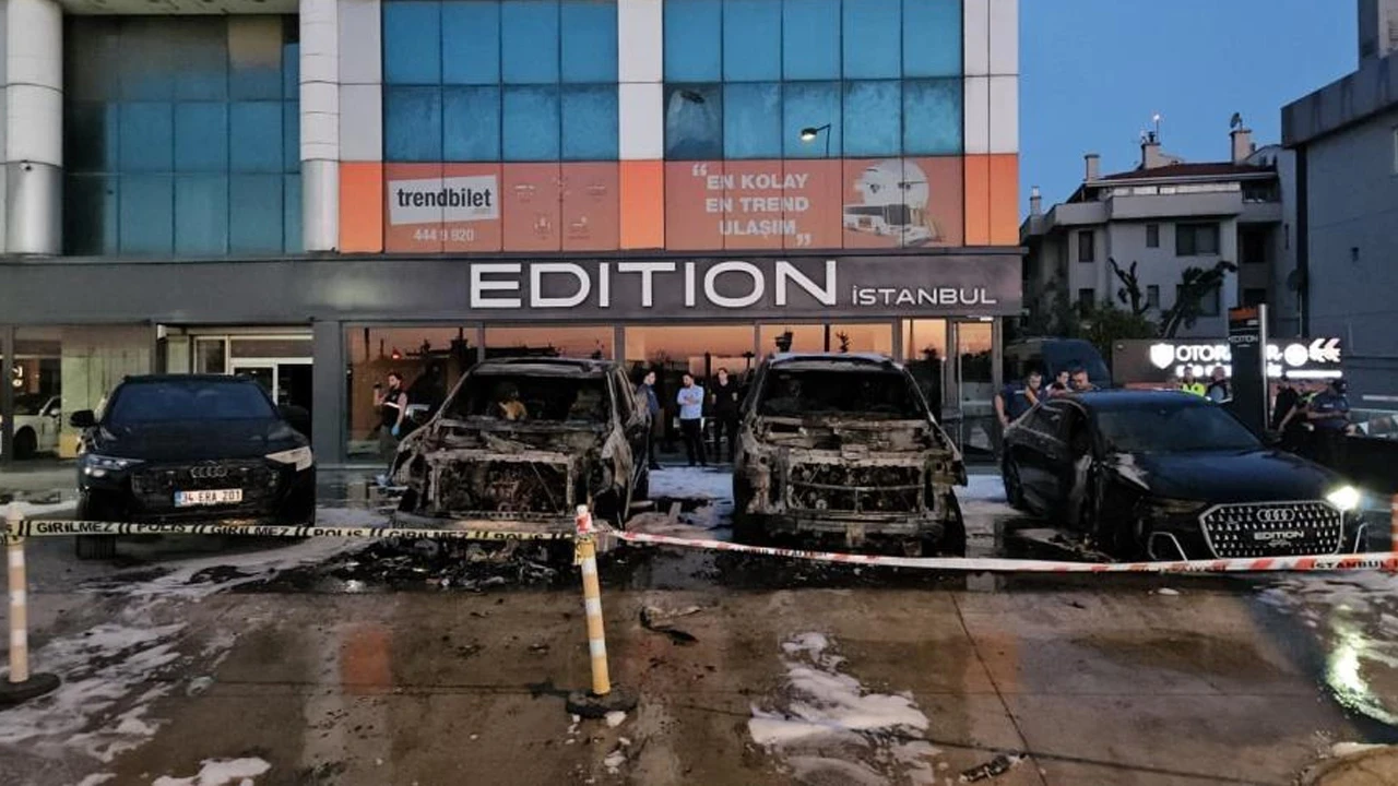 Oto galeride yangın: 50 Milyon TL'lik dört lüks araç alev alev yandı