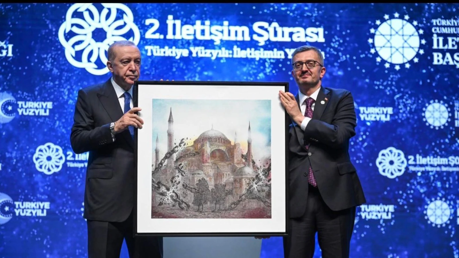 Cumhurbaşkanı Erdoğan'a İletişim Başkanı Duran'dan Ayasofya tablosu hediyesi