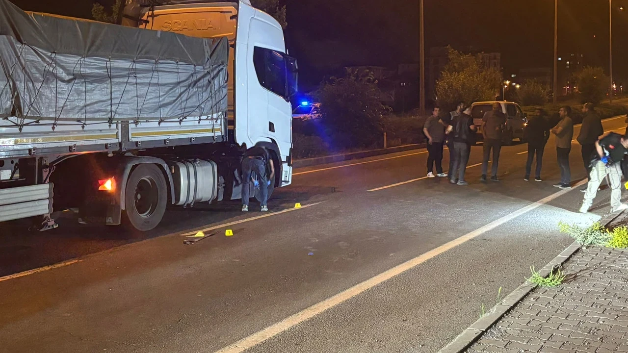 Tetiği çekti, kaçarken TIR'ın altında kaldı: Film sahnelerini aratmayan olay