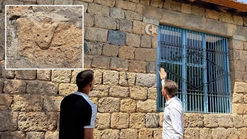 30 yıl önce kendi emeğiyle yaptı: Motiflerle süslediği ev turistlerin ilgi odağı oldu