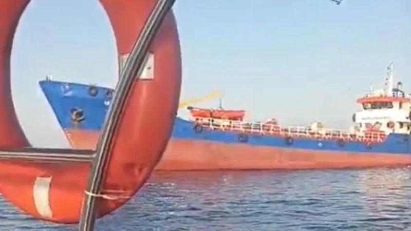 Tankerin çarptığı tekne battı