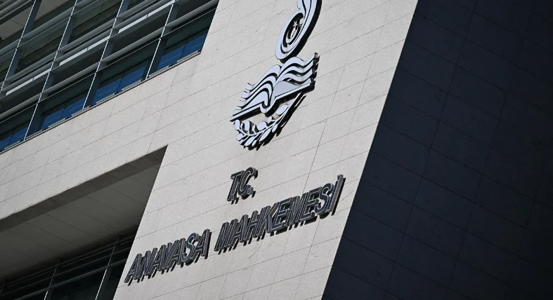 AYM son noktayı koydu: O kişilerin maaşı kesilecek