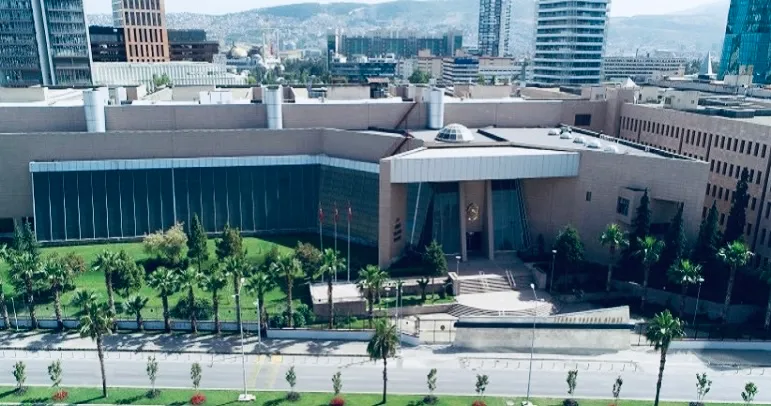 Adliyede rüşvet alan müdür ve katibe hapis cezası
