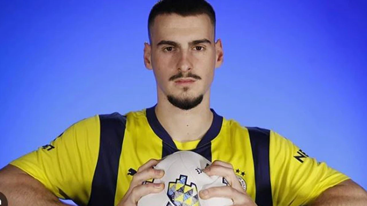Fenerbahçe'de taraftarı şaşırtan Mimovic haberi! İsmail Kartal bizzat yaptı