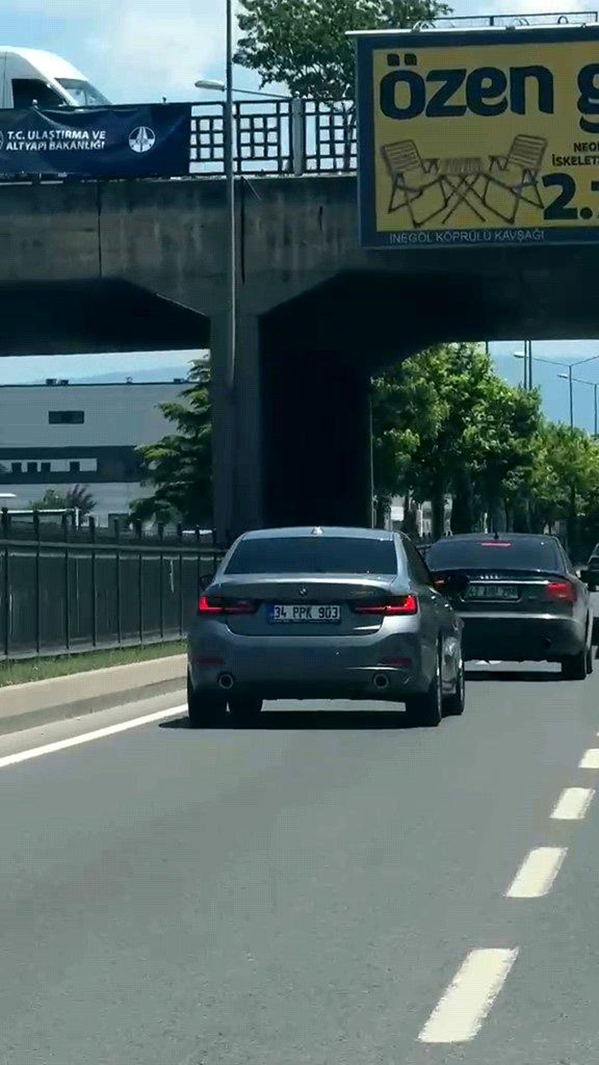 Trafikte tehlikeli seyreden sürücüye 22 bin lira ceza