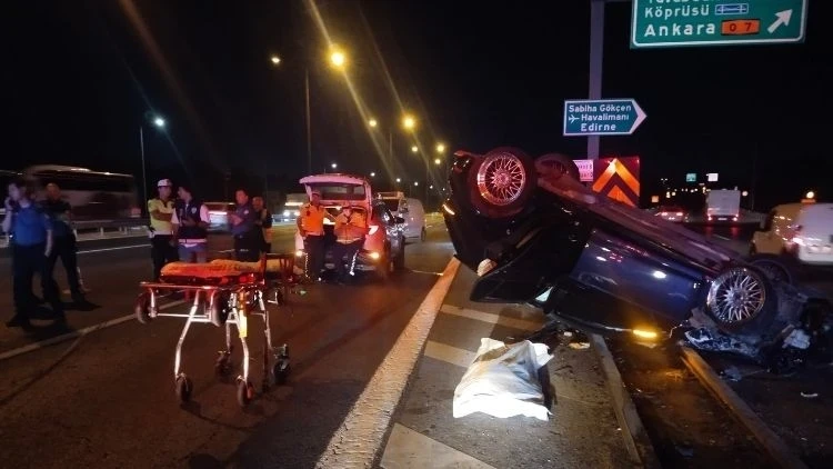 İstanbul TEM Otoyolu’nda feci kaza: 1 ölü, 2 yaralı