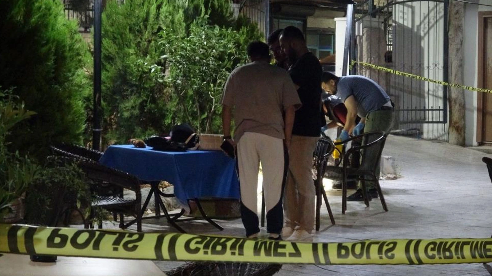 Çay bahçesinde dehşet! Boşanma aşamasındaki eşine saldırdı