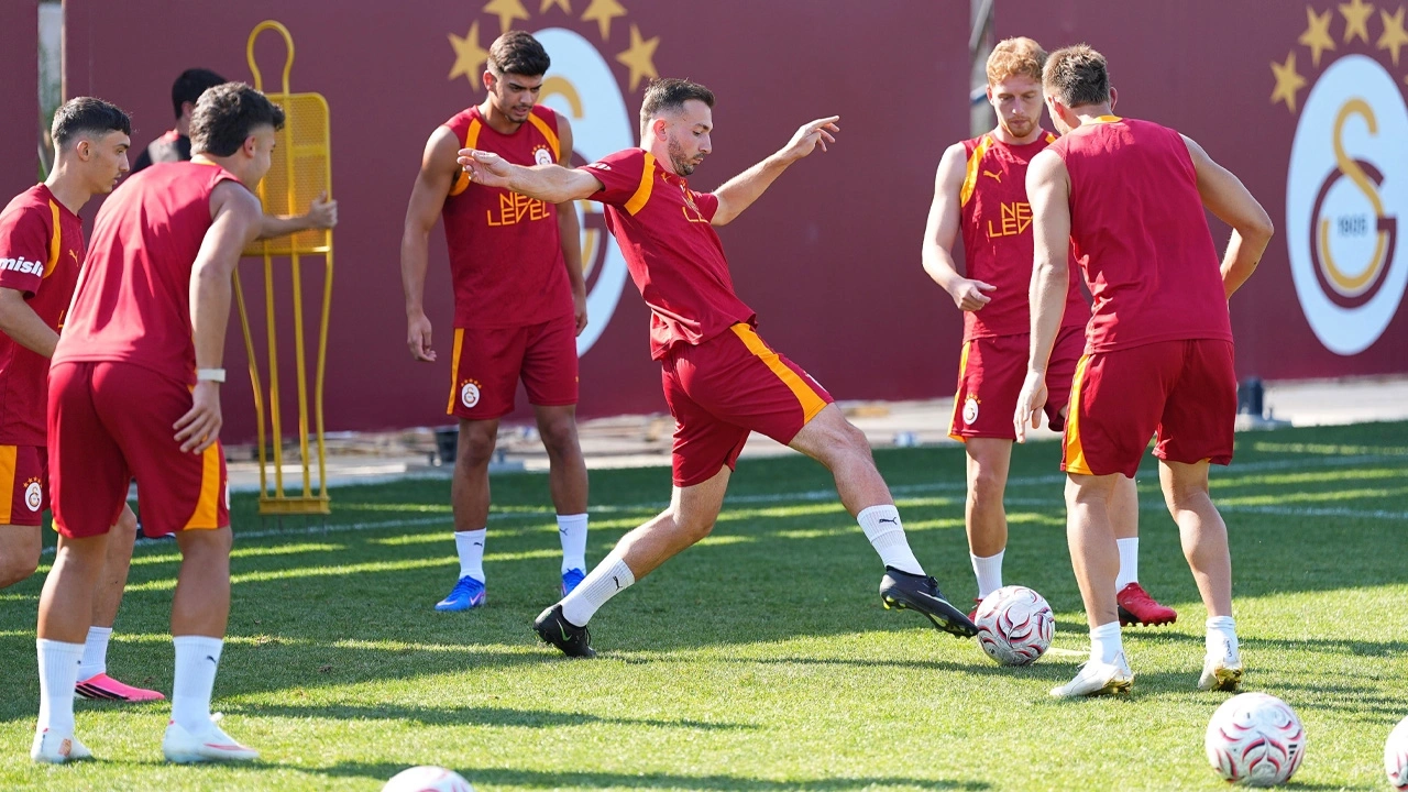 Galatasaray yolculuk öncesi çift çalıştı