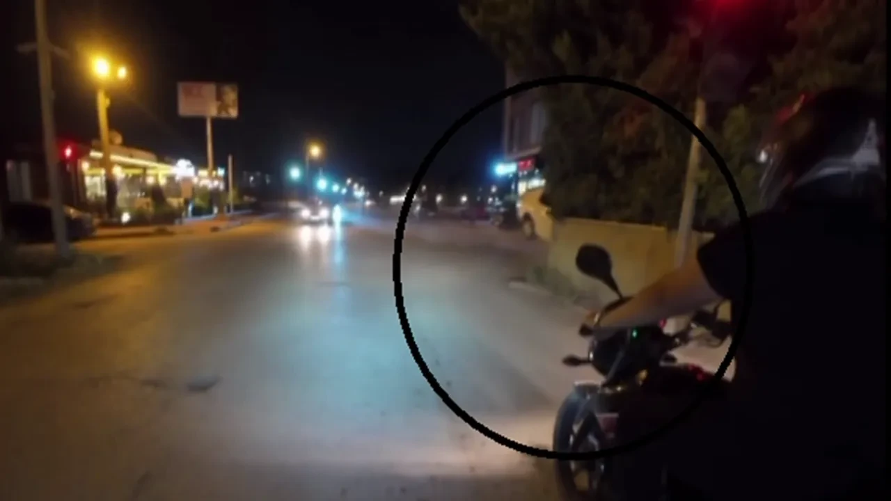 Otomobil duvara böyle çakıldı! Korkunç görüntüler kask kamerasında