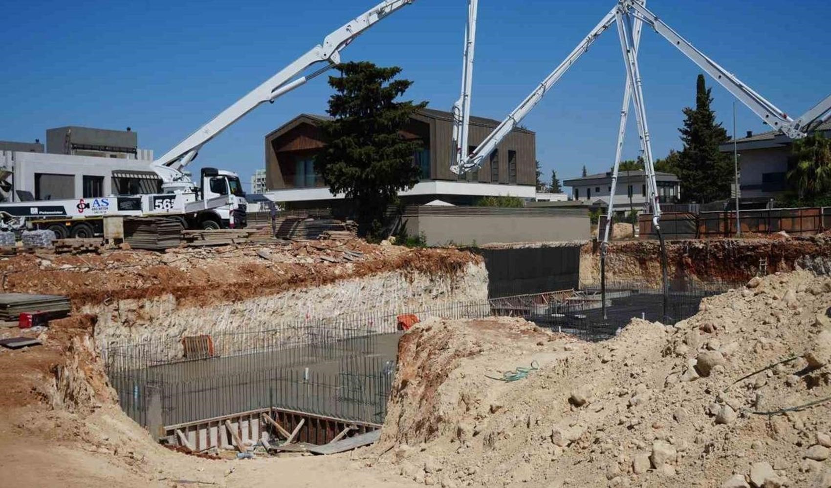 Antalya’da şantiyede göçük: 2 işçi yaralandı