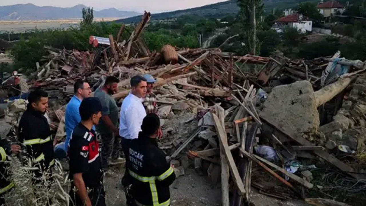 Burdur'da kerpiç ev çöktü: 2 kişi yaralandı
