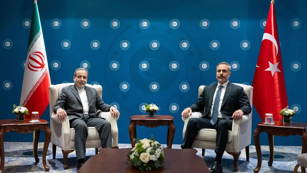 Hakan Fidan ve Arakçi telefonda görüştü