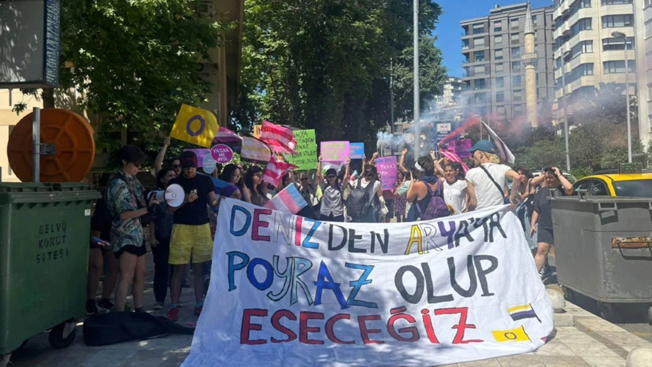 Kadıköy'de Onur Yürüyüşü: Eylem bitince gözaltılar başladı