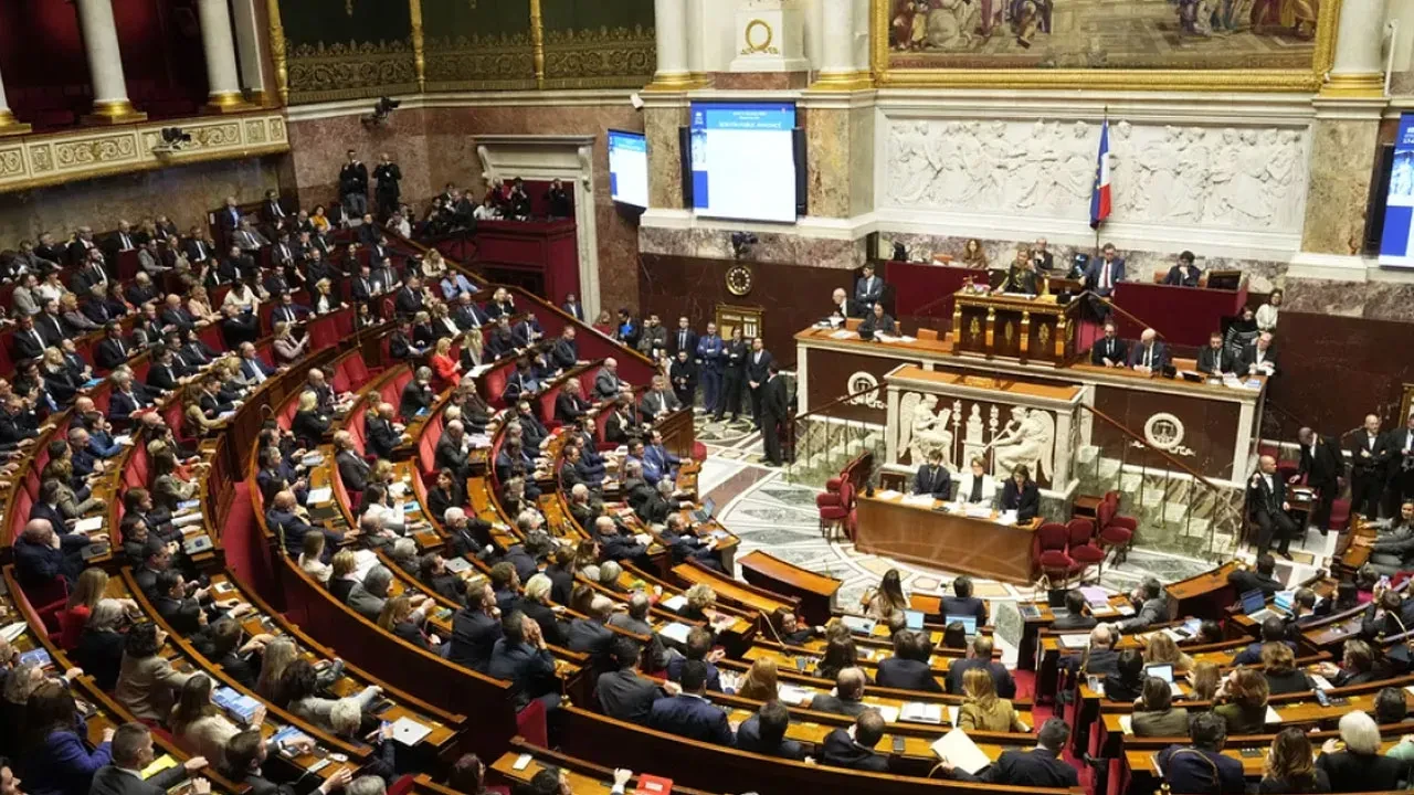 Senato üç kez reddetti, meclis son sözü söyledi: Fransa'da 'ölmeye yardım' yasası kabul edildi