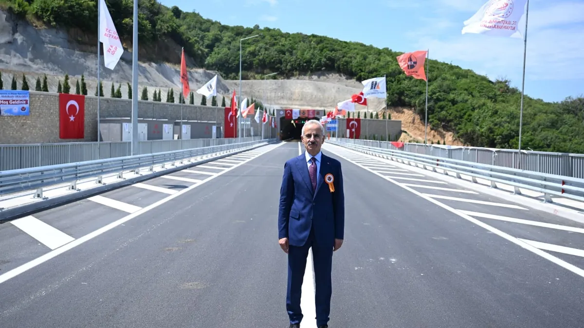 Bakan Uraloğlu duyurdu: Yalova-Armutlu yolu hizmete açıldı! Bir saatlik yol yarım saate düştü