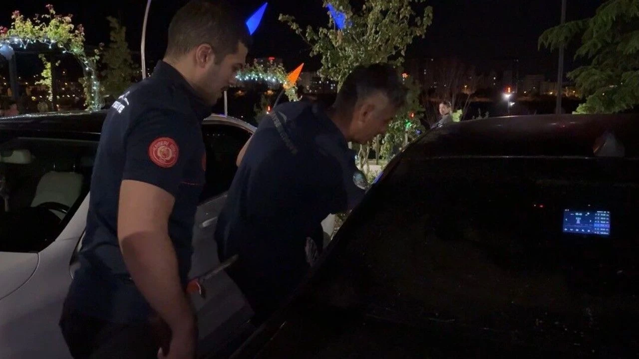Otoparkta can pazarı: Bebeğini arabada unuttu! Hıncını gazetecilerden çıkardı