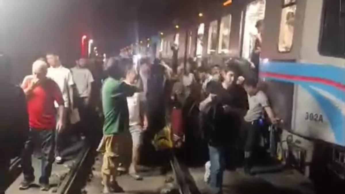 Tramvay hattında kaos! Trafo yangını seferleri durdurdu