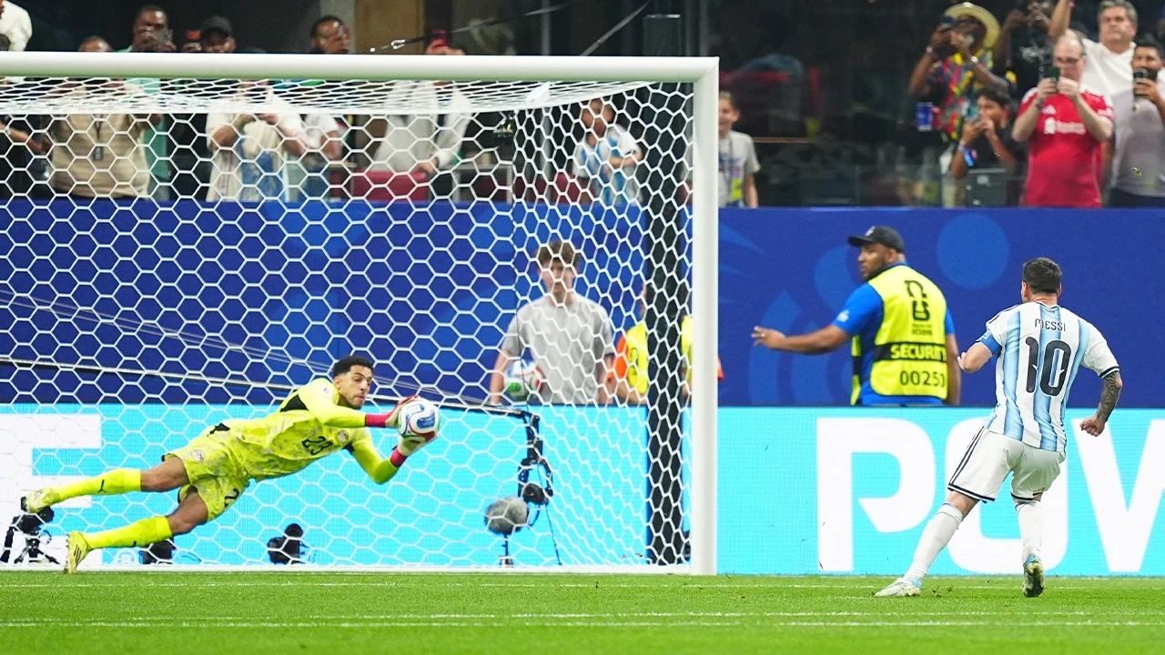 Messi Dünya Kupası'nda ikinci kez penaltı kaçırdı