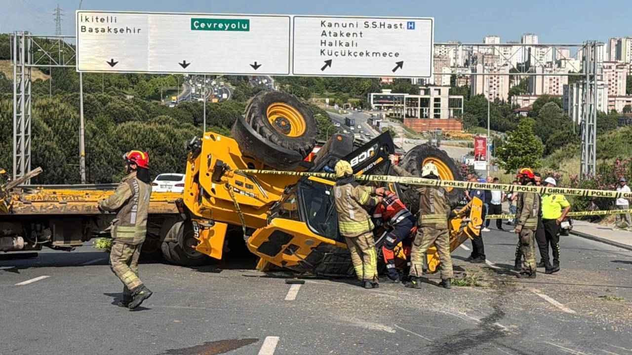 Küçükçekmece'de çekiciyle taşıdığı iş makinesinin altında kalan sürücü yaşamını yitirdi