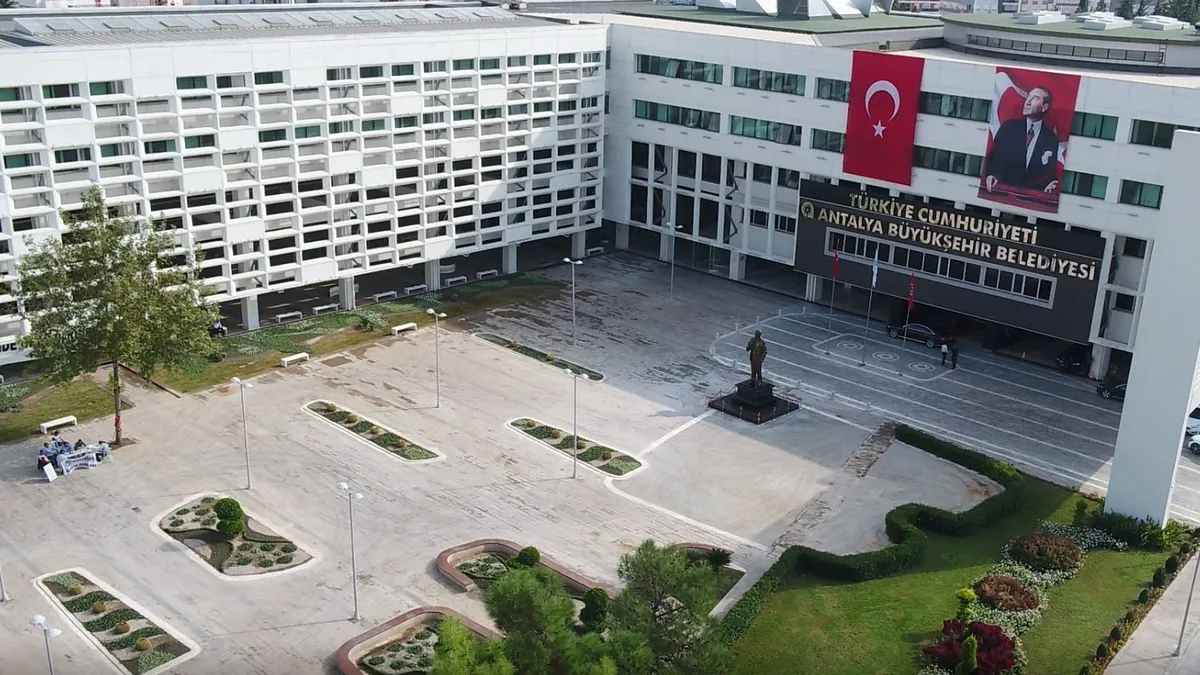 SON DAKİKA |Antalya Büyükşehir Belediyesi'nde 'rüşvet' operasyonu; 10 kişi hakkında gözaltı kararı