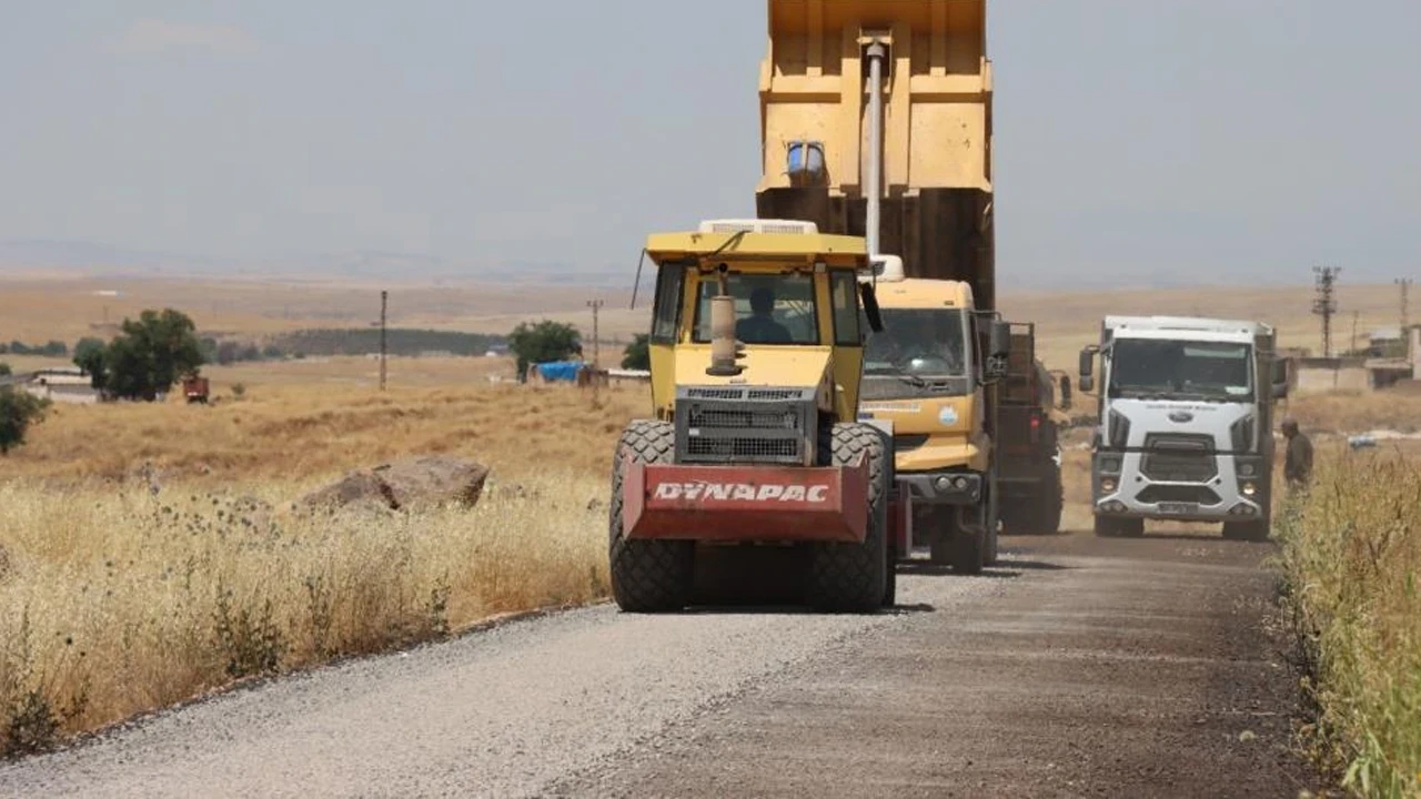 Şanlıurfa Büyükşehir Belediyesi’nden Siverek'te 13 kilometrelik asfalt çalışması