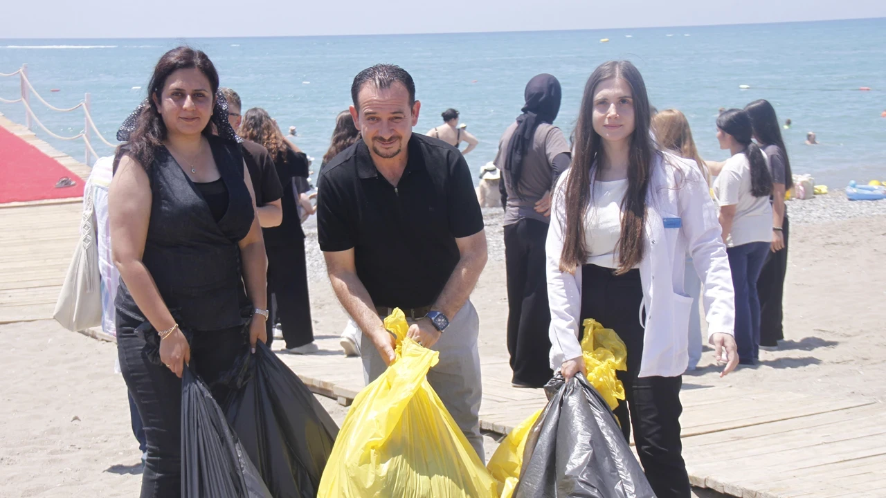 Antalya’da deniz kaplumbağaları için sahil temizlendi