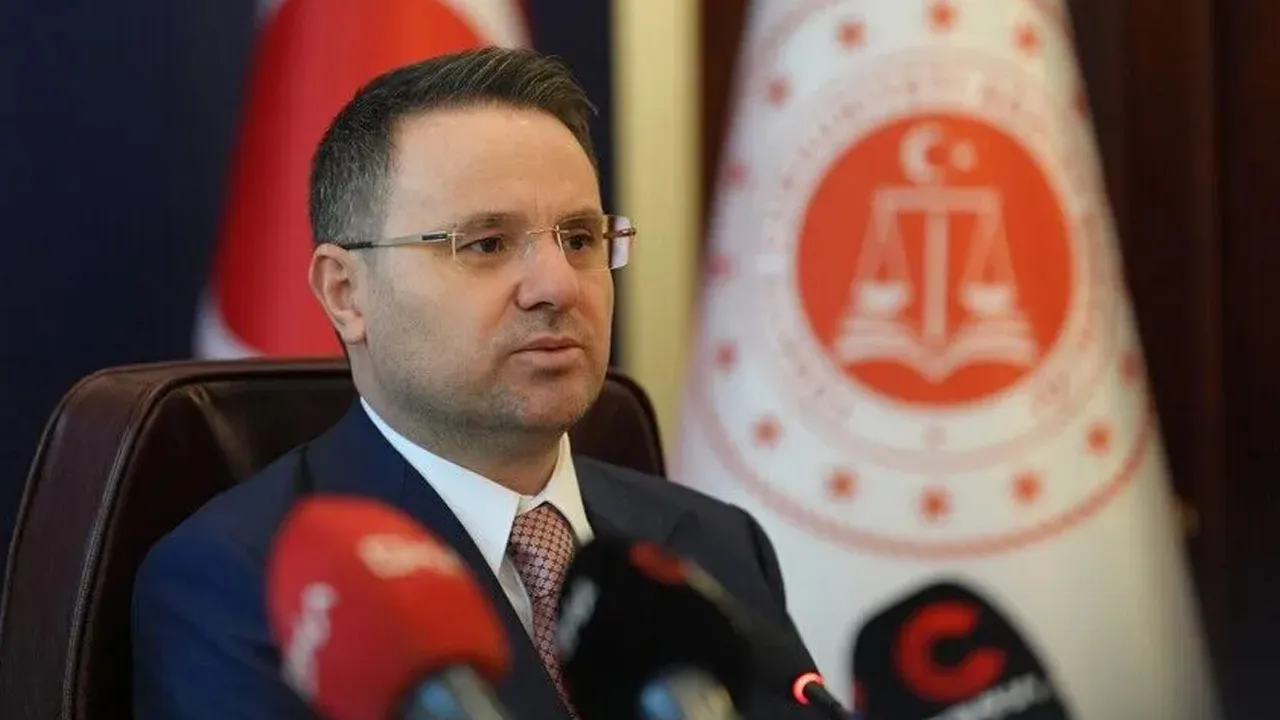 Bakan Gürlek'ten AP Raportörü Amor'a tepki: Hiç kimse Türk mahkemelerine parmak sallayamaz
