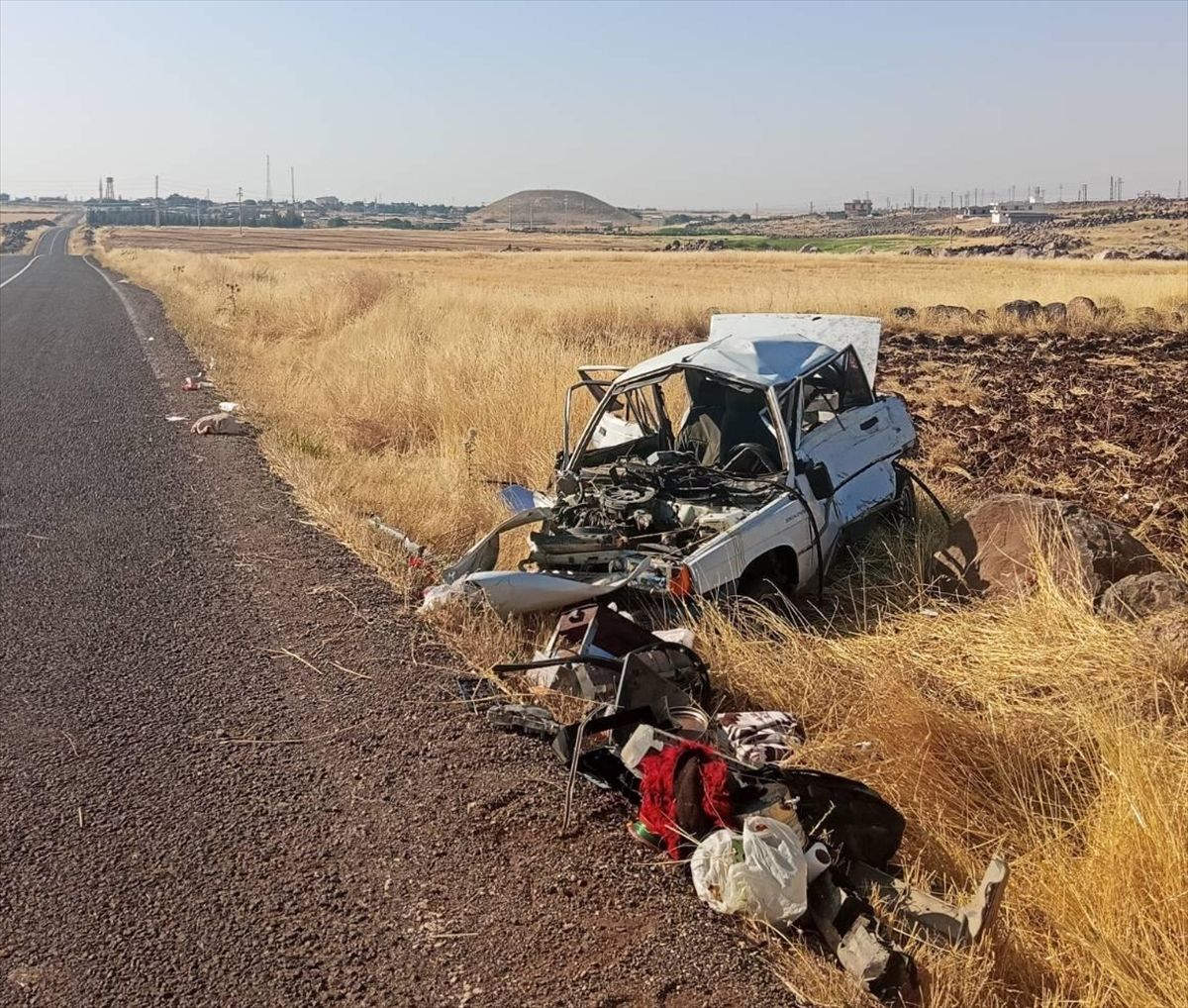 Şanlıurfa'da devrilen otomobildeki 3 kişi yaralandı