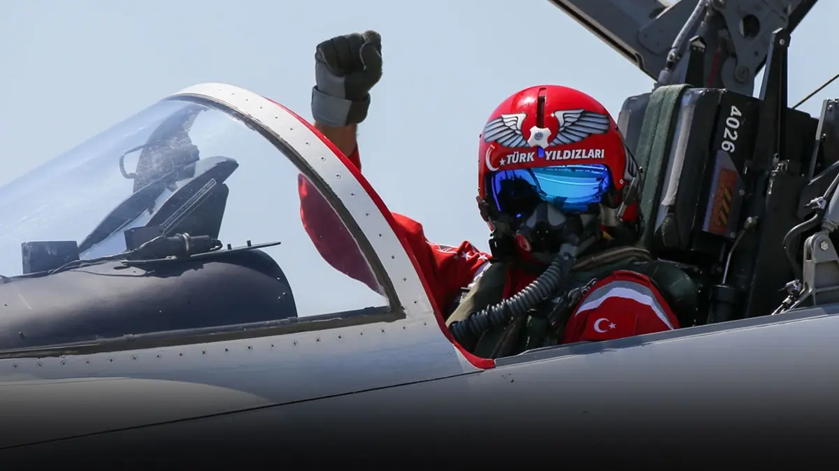Türk Yıldızları göklerde yükseldi: Gösteri uçuşuyla nefesleri kesti