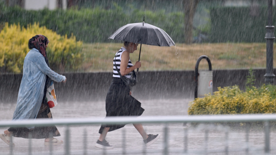 Meteoroloji'den 4 bölge için sağanak yağmur ve sel baskını uyarısı