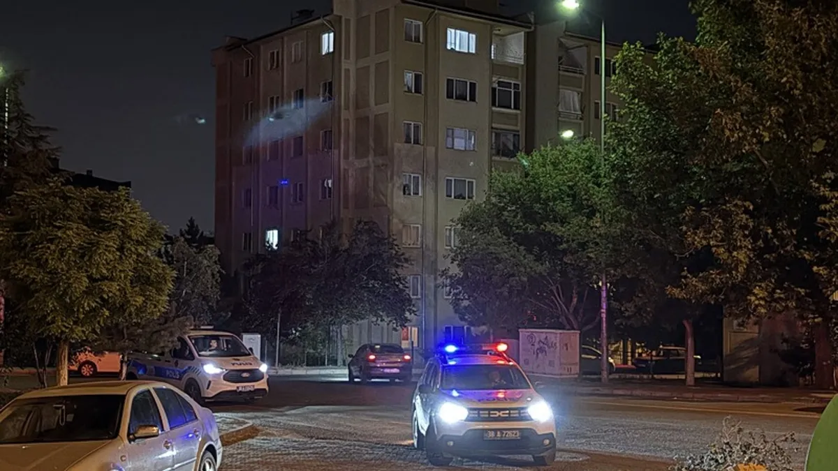 Kayseri’de 3’üncü kattan düşen çocuk ağır yaralandı