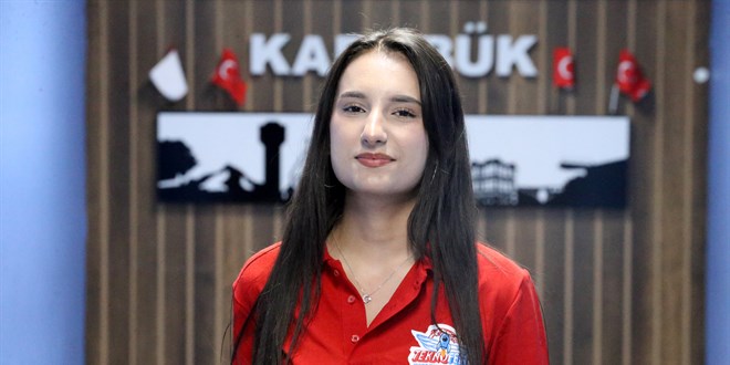 Uluslararası matematik yarışması birincisi Ayşegül, başarısını TEKNOFEST projeleriyle taçlandırıyor