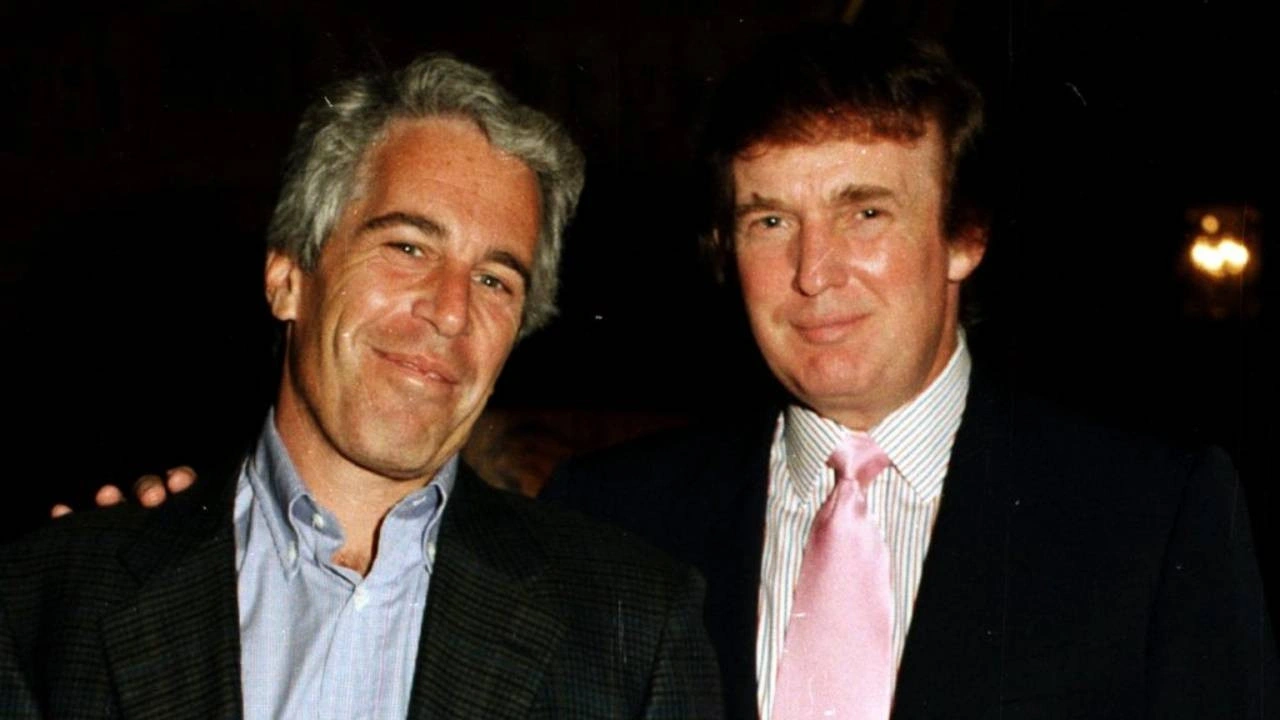 Epstein dosyası Beyaz Saray’ı ikiye böldü! Trump ekibinin gizli toplantısı ortaya çıktı