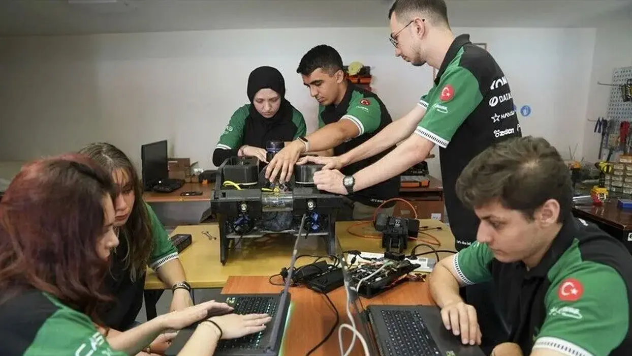 YTÜ öğrencilerinin yapay zeka destekli su altı aracı Norveç'te dünya üçüncüsü oldu